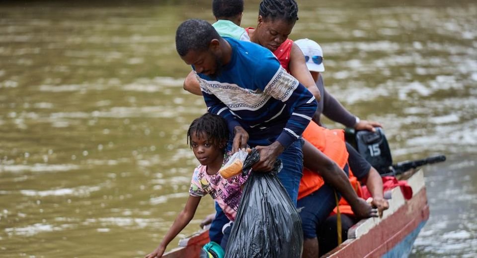 About 330,000 migrants and refugees continue to cross the dense tropical jungle between Colombia and Panama risking their lives and facing human rights abuses, the UN stated.