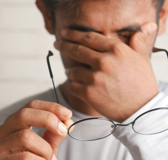 Factors like the patient’s character, carer’s personality and attitude towards the patient, relationship between the carer and patient, time spent together, and the severity of the illness impact the intensity of the caregiver burden.