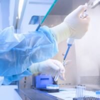 Eli Lilly and Company will invest one billion dollars to expand its facility in Ireland to increase its production of drugs to treat Alzheimer’s disease, diabetes and obesity, according to a company statement.