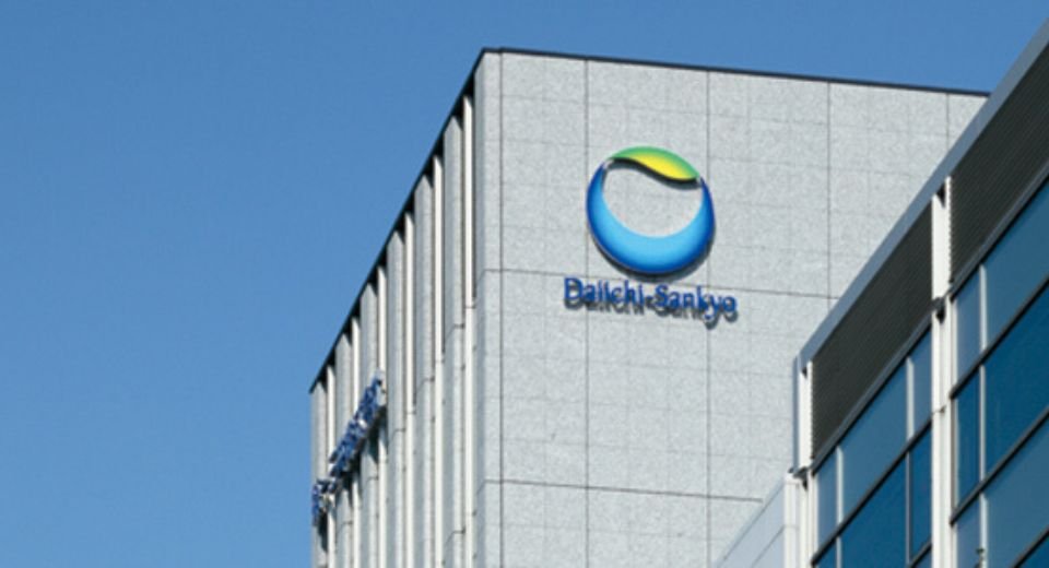 Daiichi Sankyo and Merck & Co., Inc. will initiate talks with global regulatory agencies after an end-stage trial of its drug for a form of lung cancer improved patients’ chances of extending survival without the disease progressing.