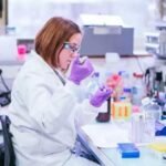 Merck & Co’s combination drug, Keytruda, which treats advanced lung cancer, has been approved by the US drug regulator, the Food and Drug Administration.