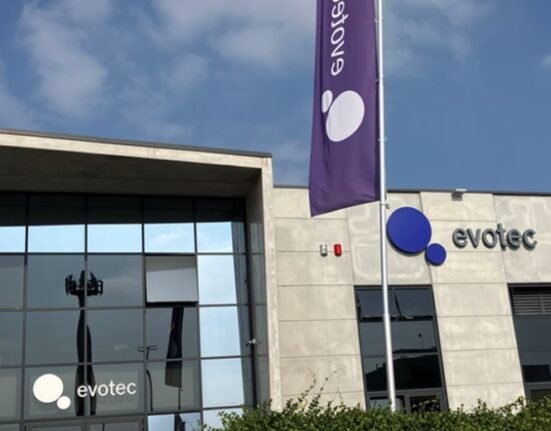 Evotec SE has signed a technology pact with Novo Nordisk to produce cell therapy products for clinical development and commercial use, according to a company statement.