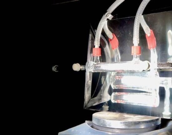 Cambridge researchers have developed a reactor that pulls carbon dioxide directly from the air and converts it into sustainable fuel, using sunlight as the power source.