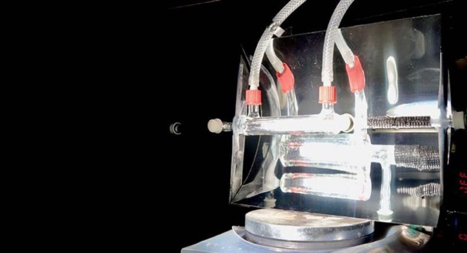 Cambridge researchers have developed a reactor that pulls carbon dioxide directly from the air and converts it into sustainable fuel, using sunlight as the power source.