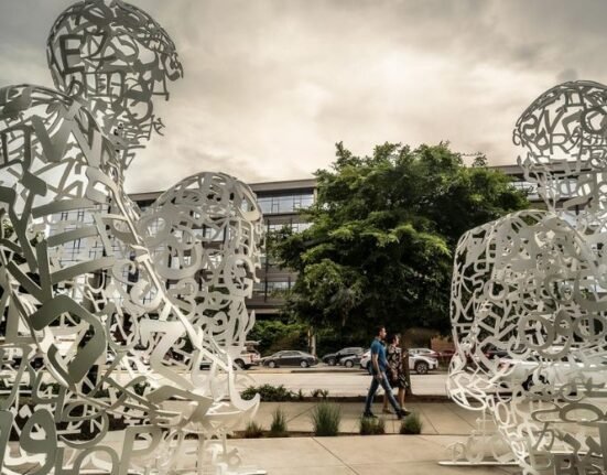 Stanford University, along with other researchers, has developed a set of gene delivery systems that can reach different neural cell types in the human brain and spinal cord with exceptional accuracy — a tool which may lead to new gene therapies to treat Parkinson’s, Alzheimer’s and neurogenerative diseases.