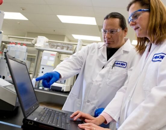 Amgen Inc.’s drug to treat advanced gastric cancer, in combination with chemotherapy, showed that people lived longer compared to chemotherapy alone, according to a company statement.