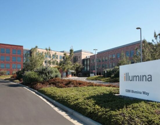 Illumina, Inc. will acquire California-based SomaLogic, a company that is involved in identifying and quantifying proteins within a cell, for $425 million, according to a company statement.