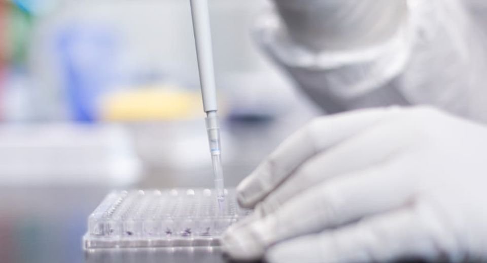 The US drug regulator approved Moderna Inc.’s respiratory syncytial virus vaccine for expanded use among people aged between 18 and 59 years.