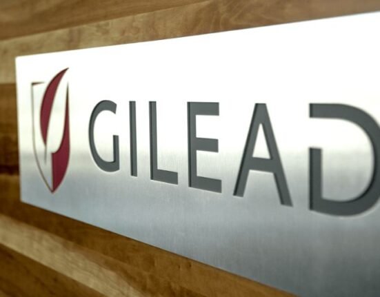 Gilead Sciences Inc. and the Global Fund have signed a pact to supply an HIV prevention drug at no profit to benefit two million people in low-income nations.