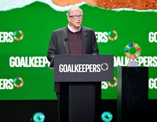 Billionaire Bill Gates has pledged $912 million over three years, starting next year, to the Global Fund to Fight AIDS, Tuberculosis and Malaria.