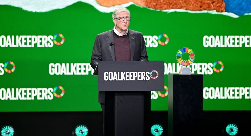Billionaire Bill Gates has pledged $912 million over three years, starting next year, to the Global Fund to Fight AIDS, Tuberculosis and Malaria.